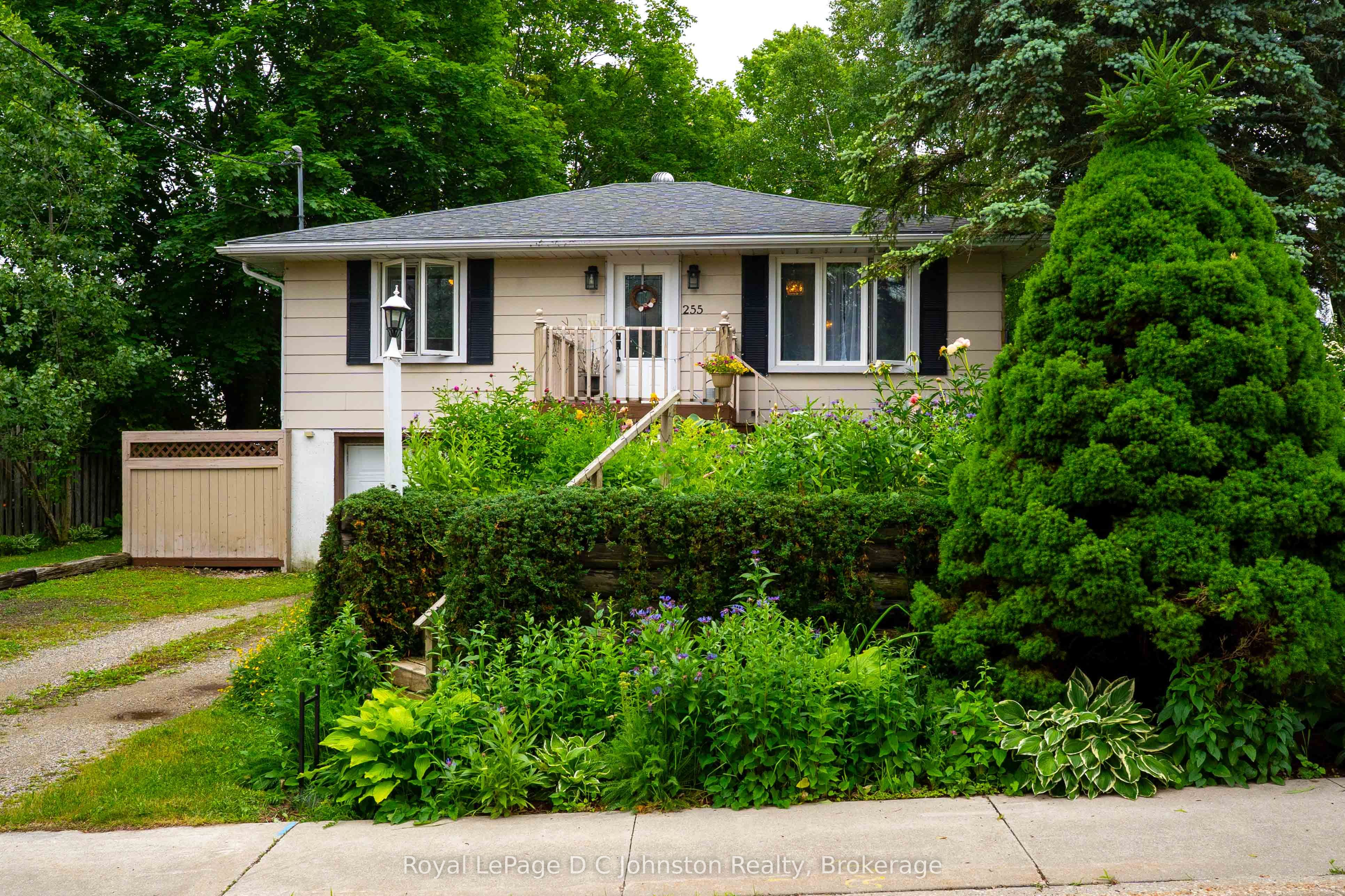 255 Rowe Street Property Photo 3