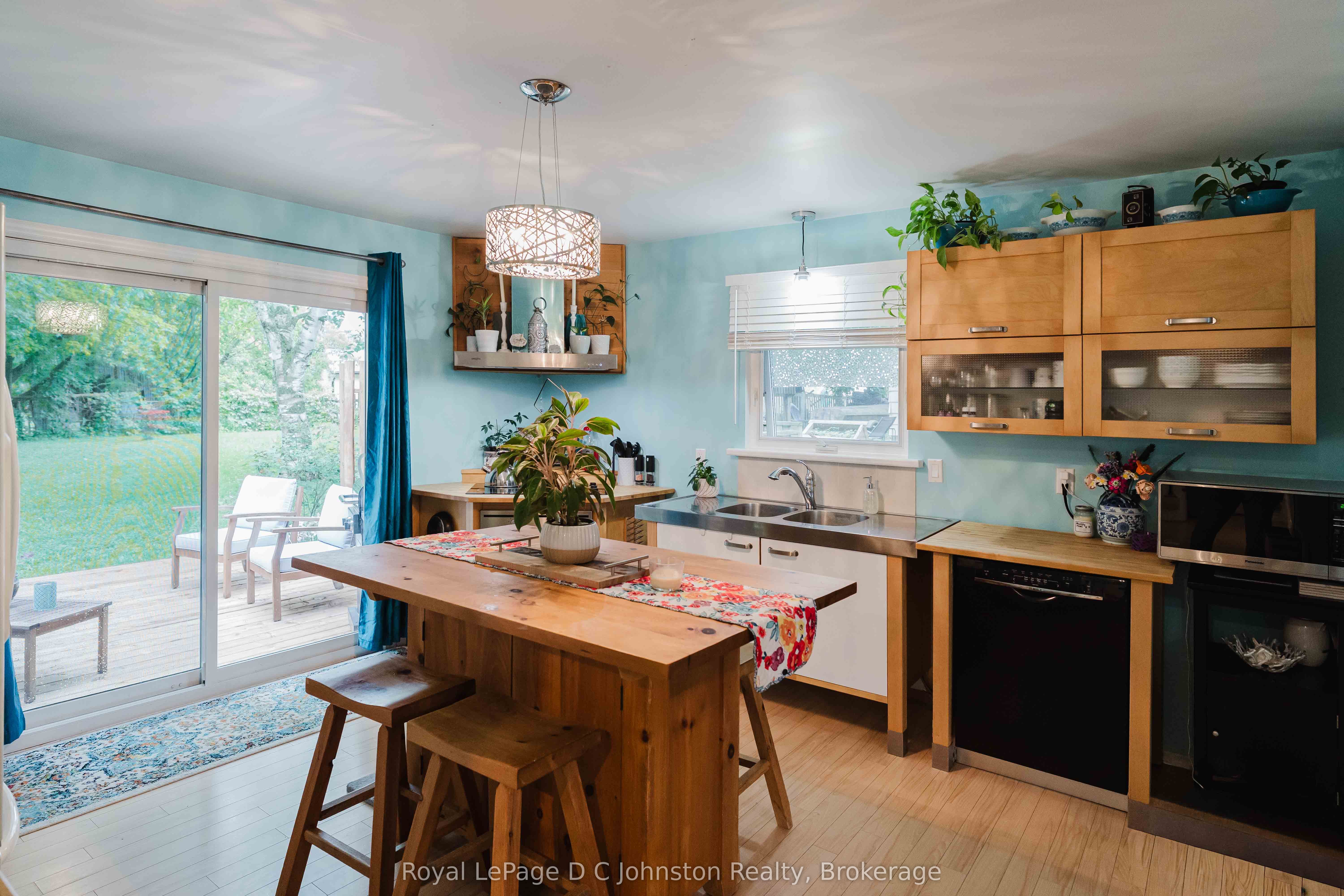 255 Rowe Street Property Photo 8