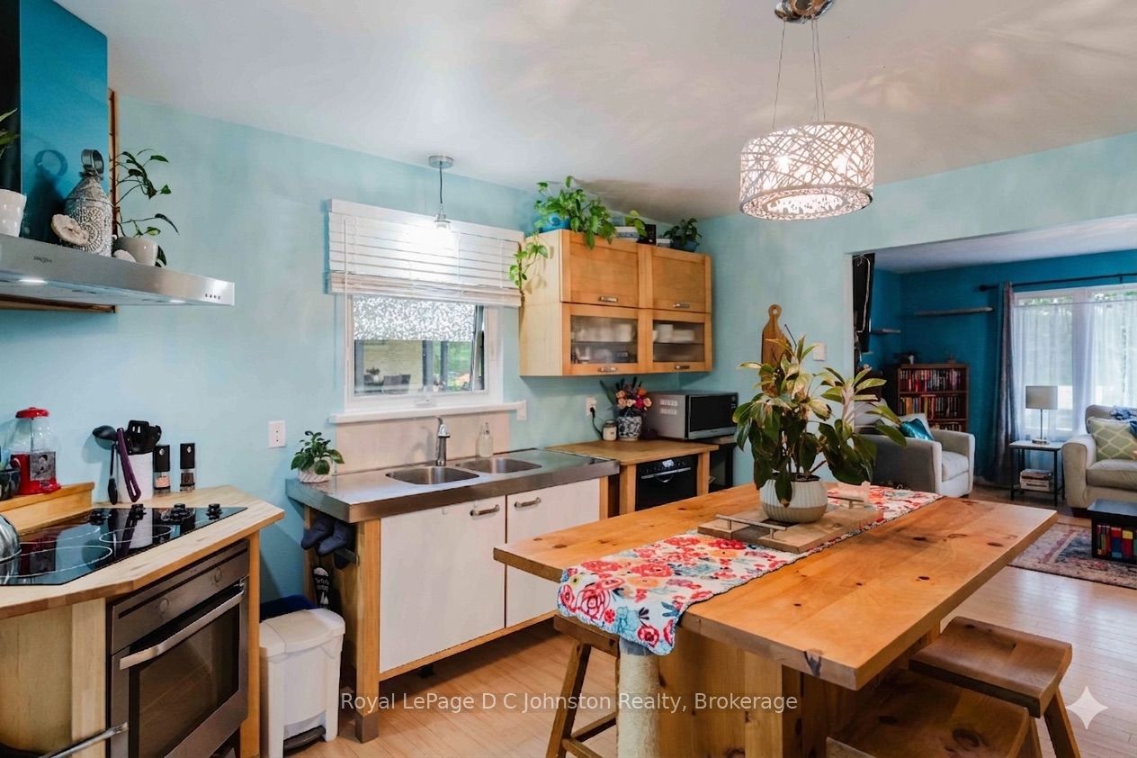 255 Rowe Street Property Photo 9