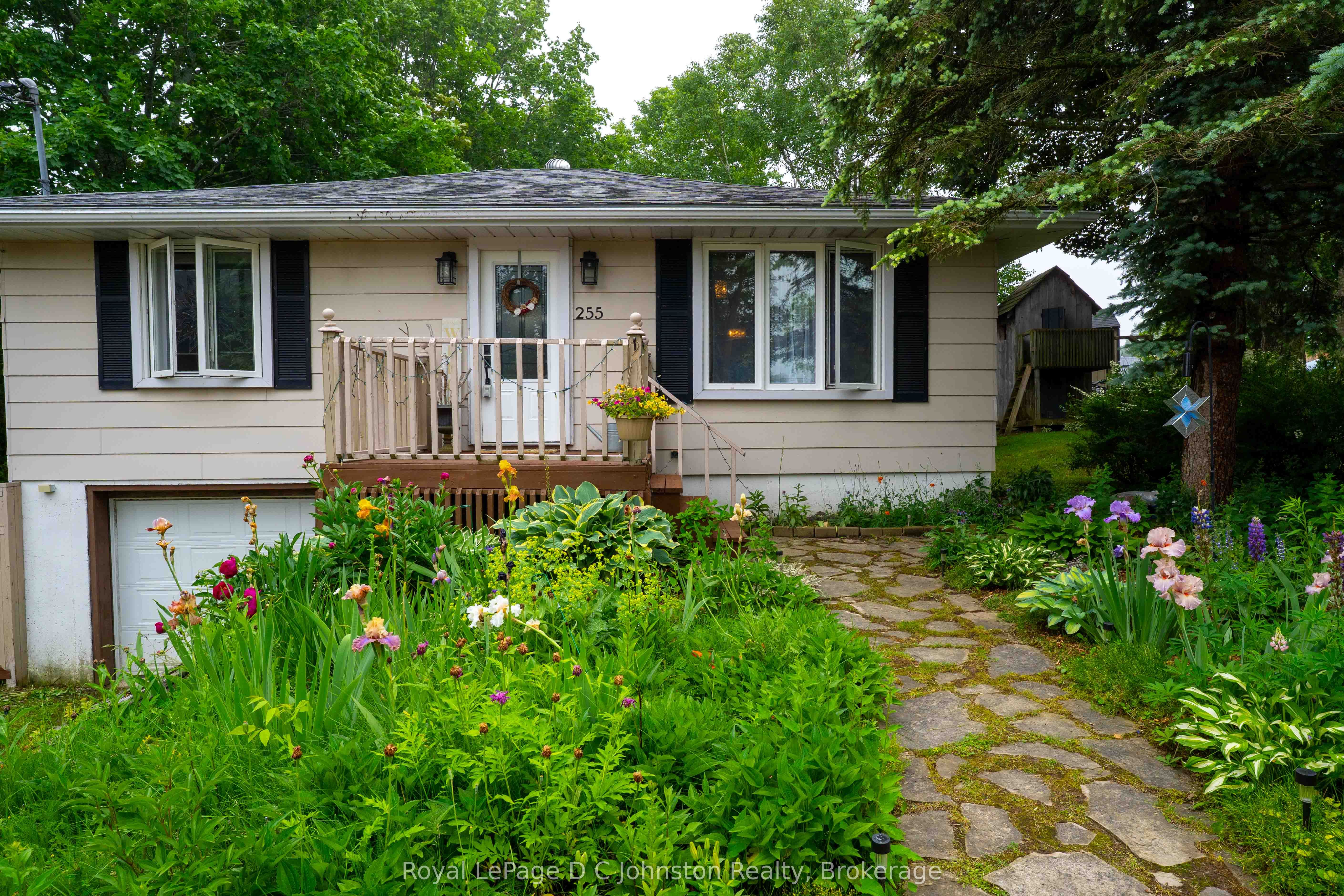 255 Rowe Street Property Photo 37