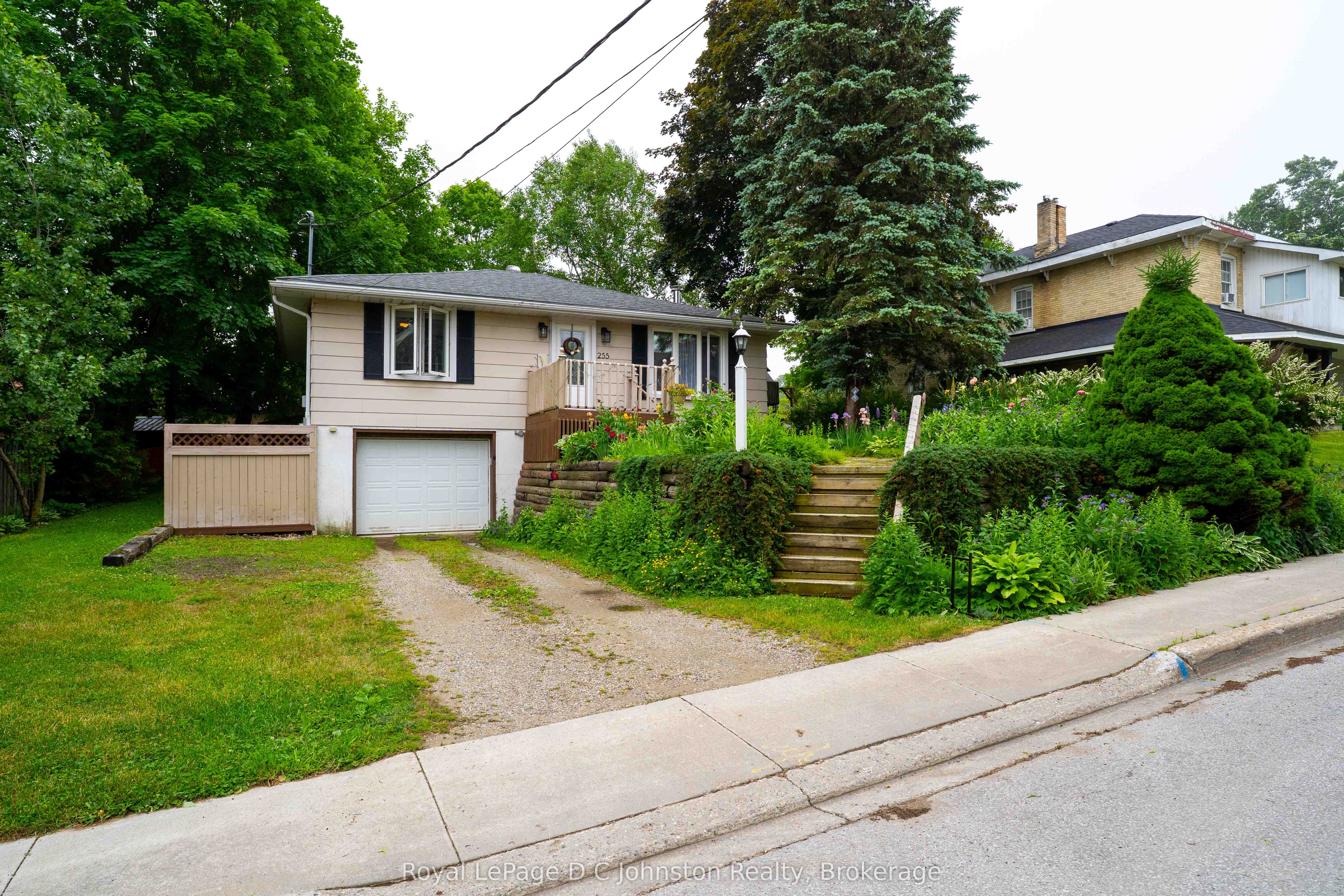 255 Rowe Street Property Photo 38