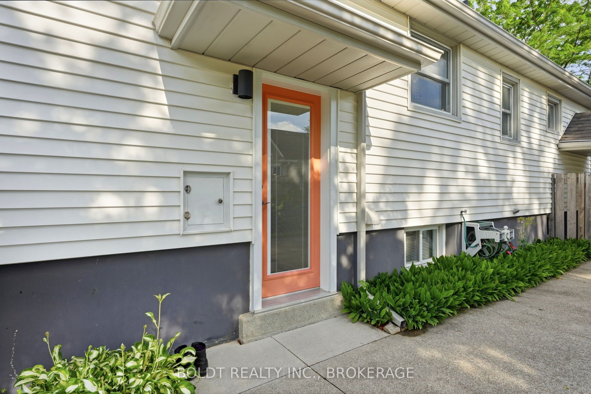 9 Woodgate Avenue Property Photo 4