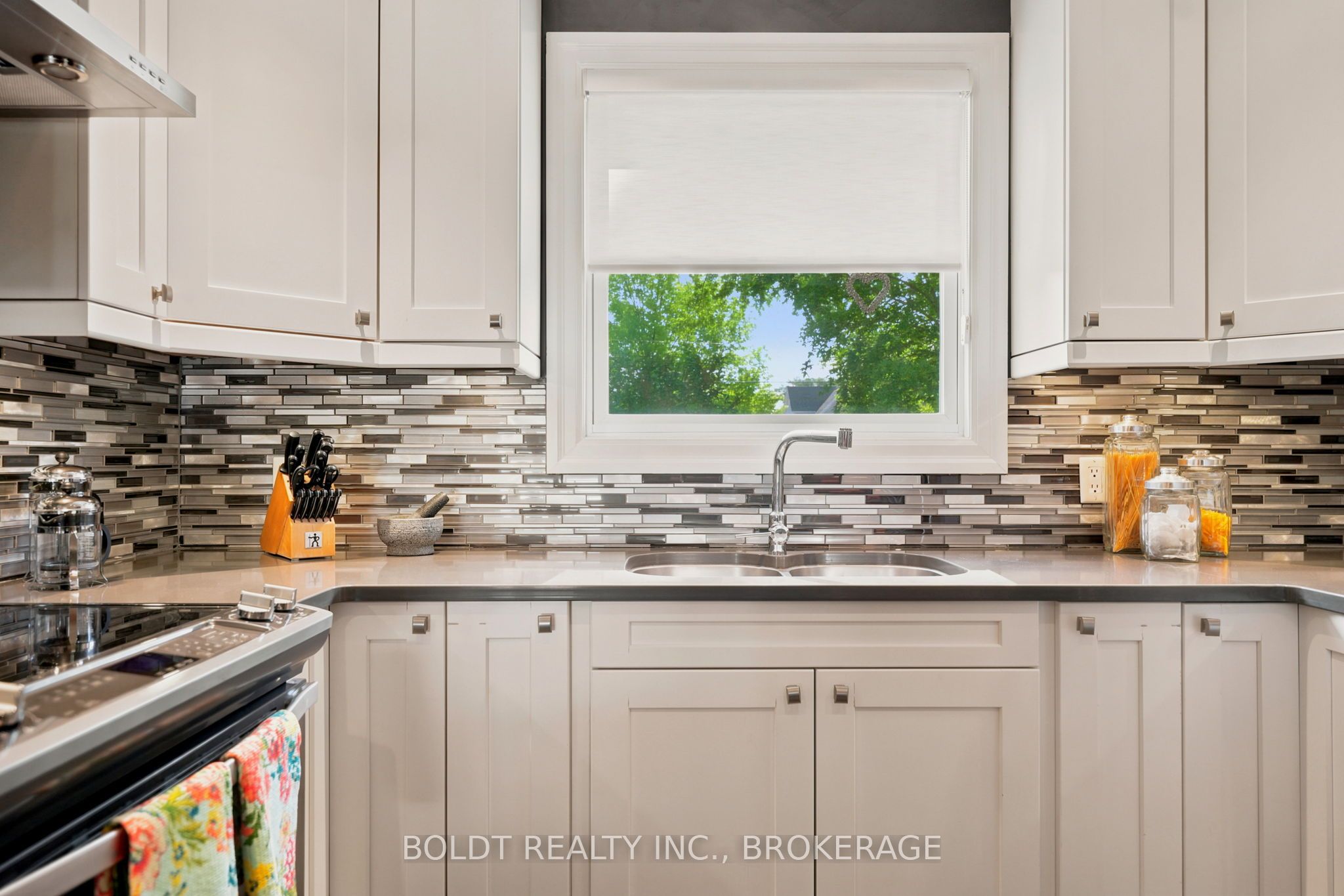 9 Woodgate Avenue Property Photo 15