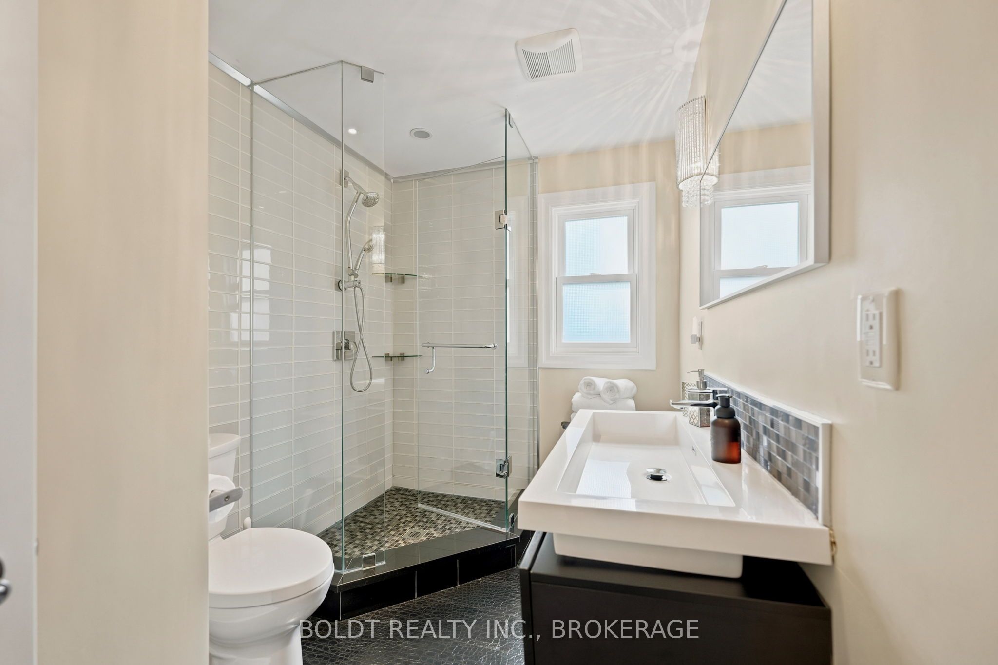 9 Woodgate Avenue Property Photo 17