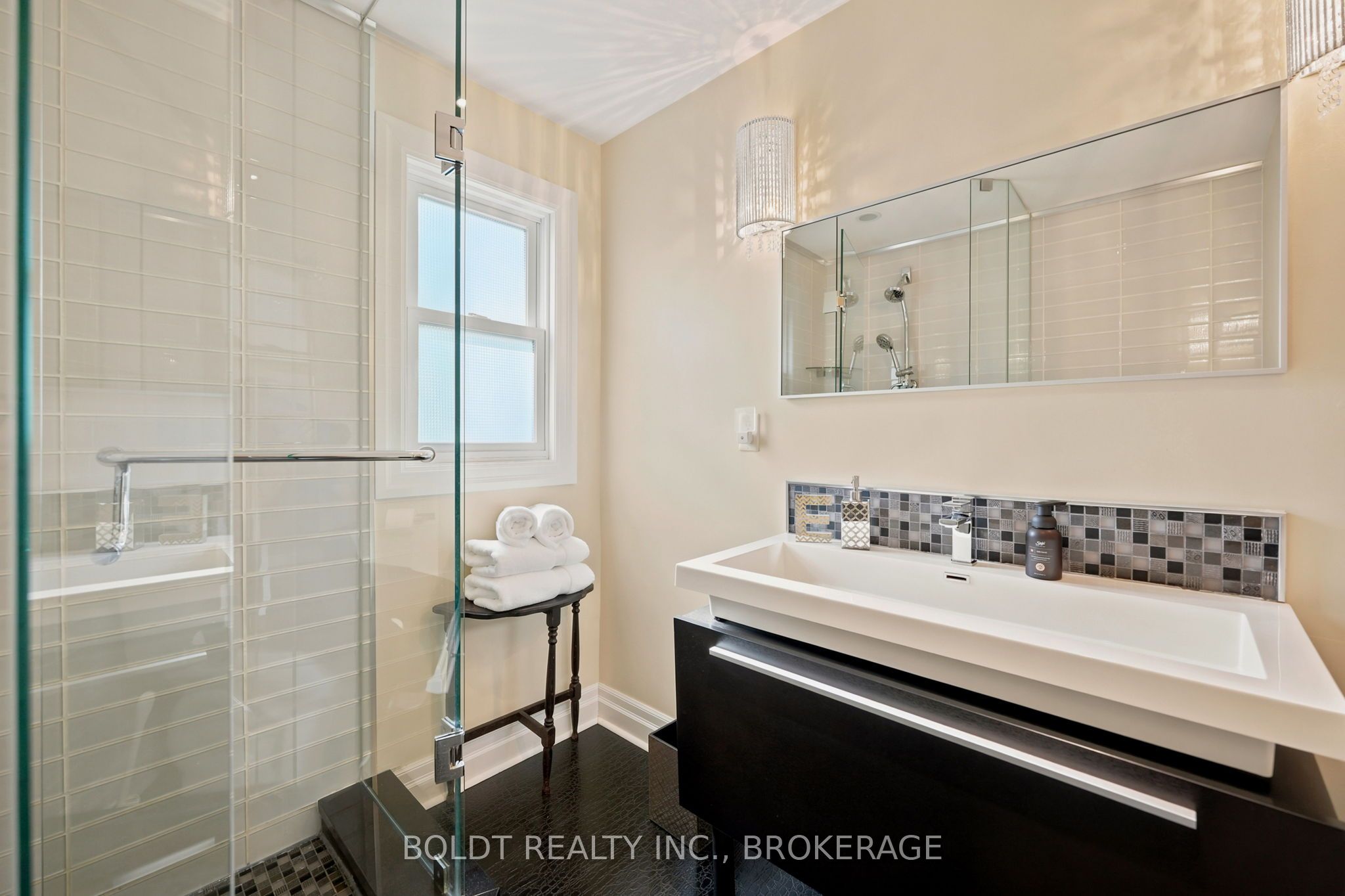 9 Woodgate Avenue Property Photo 18