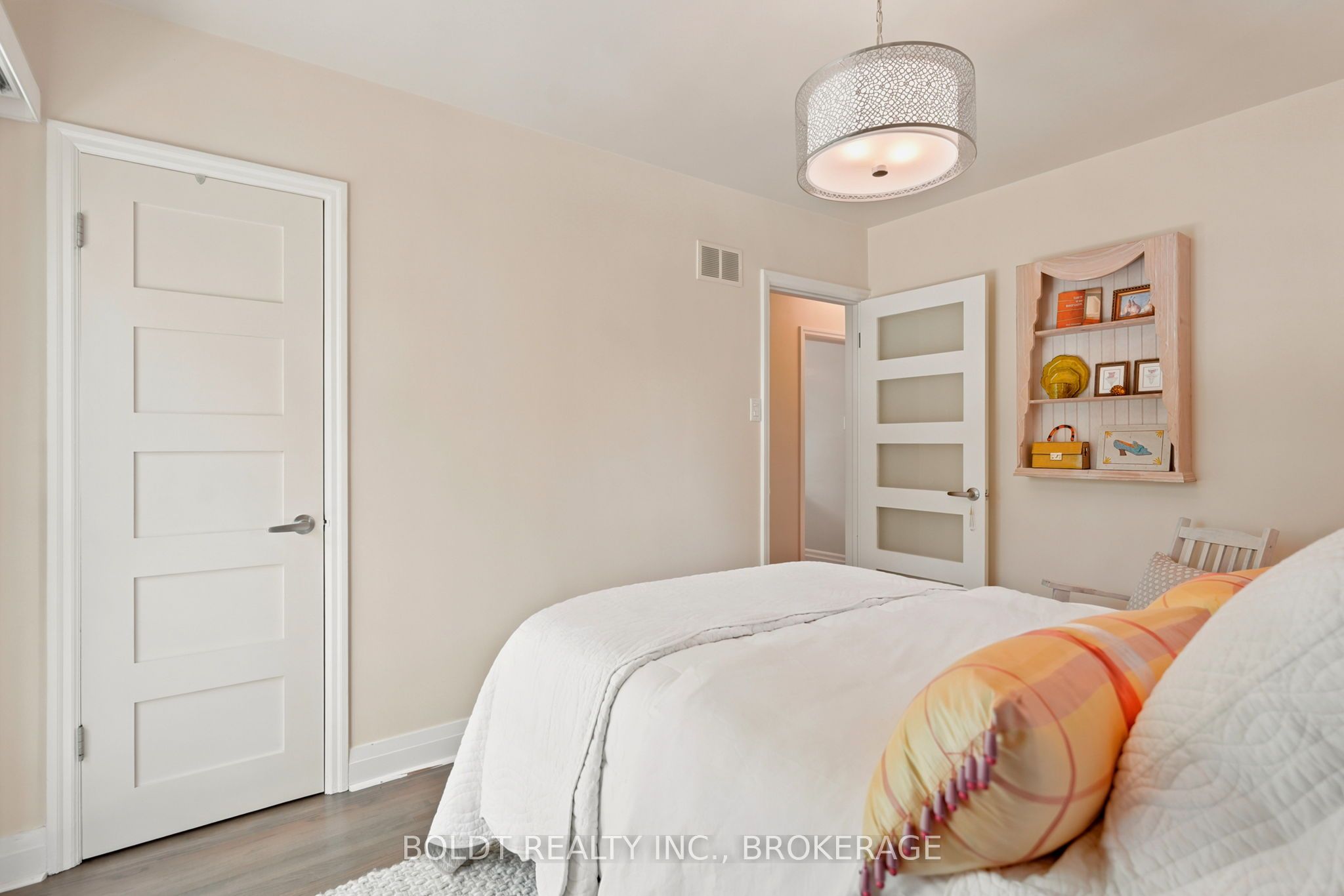 9 Woodgate Avenue Property Photo 20