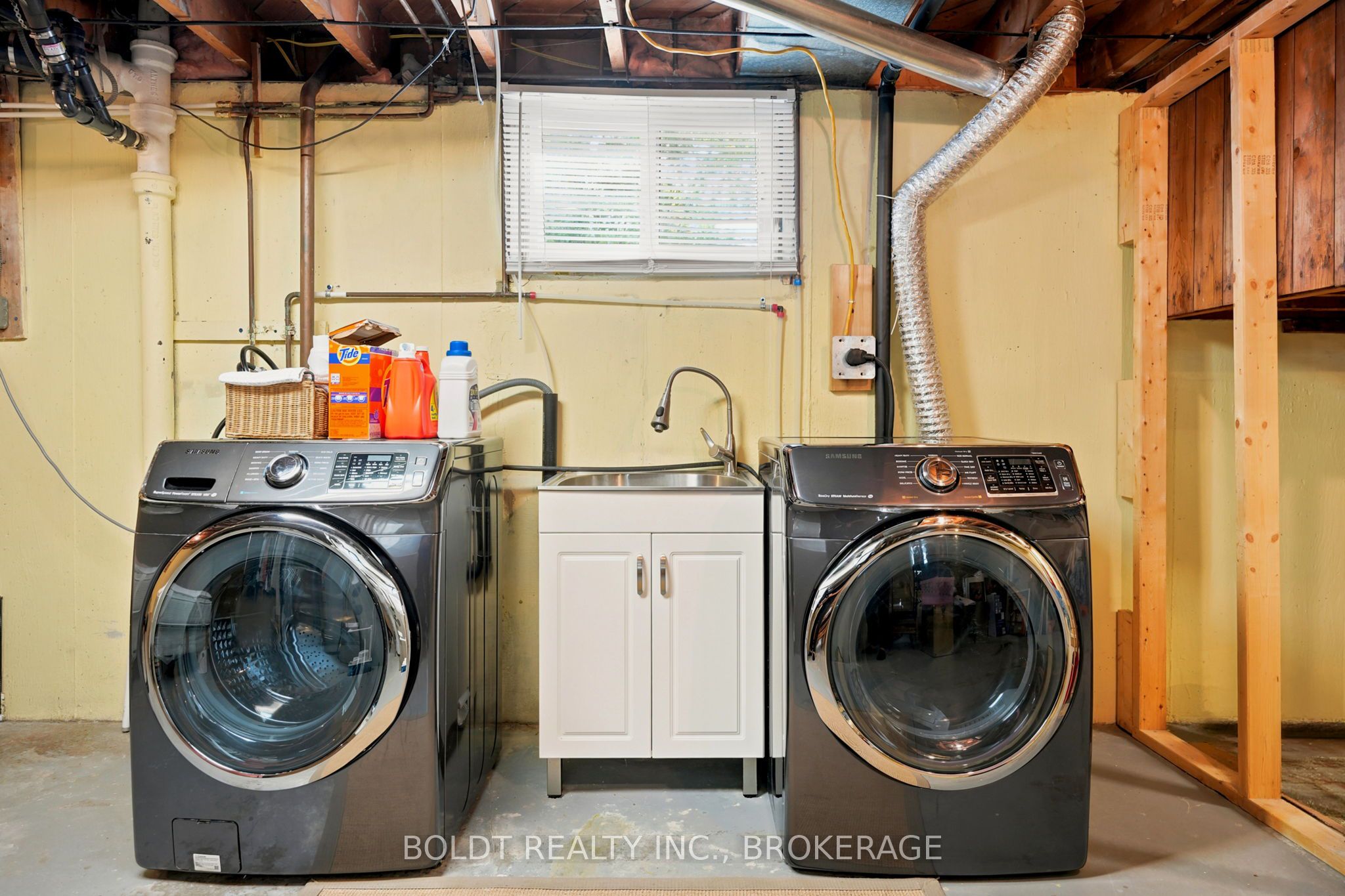 9 Woodgate Avenue Property Photo 25