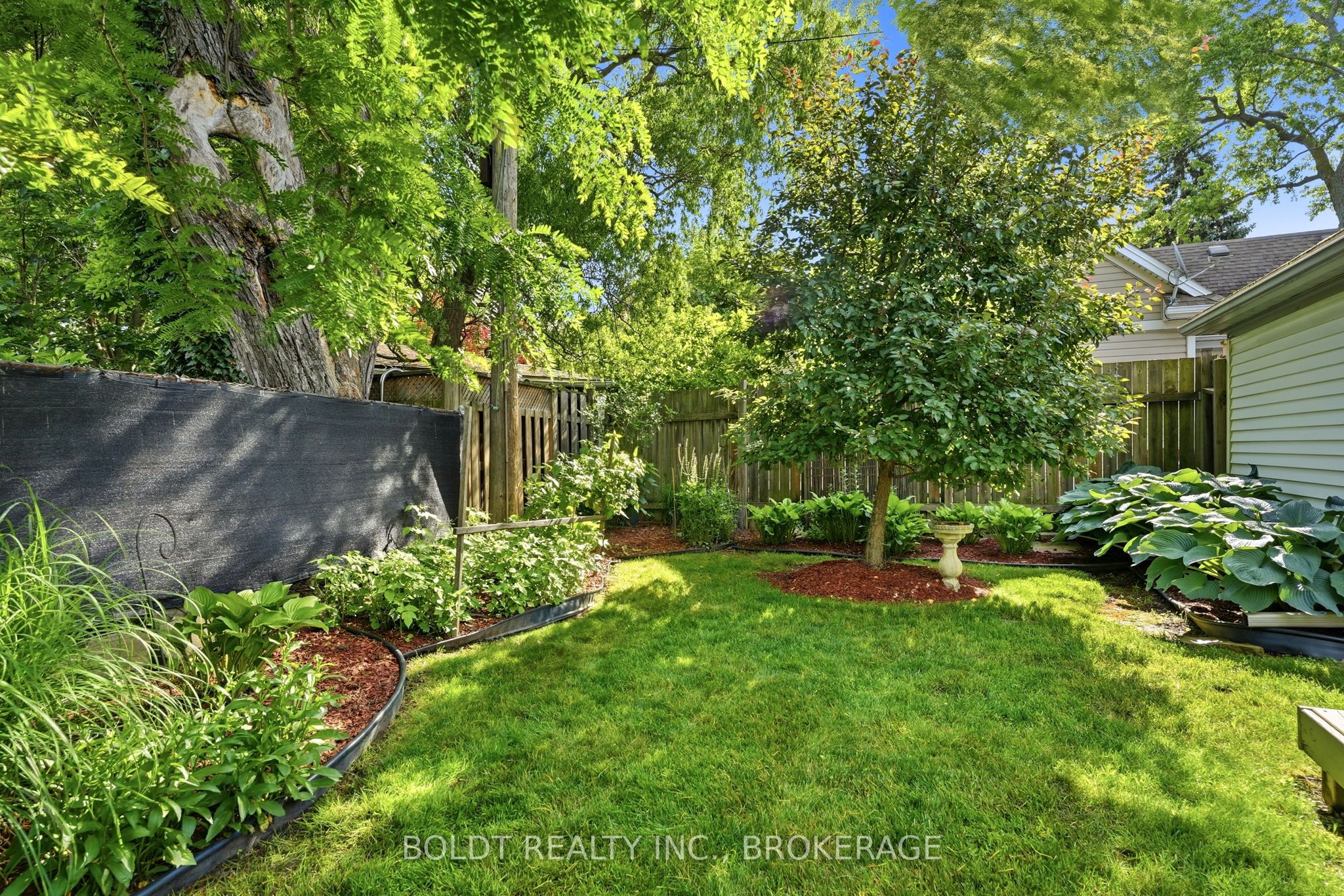 9 Woodgate Avenue Property Photo 33