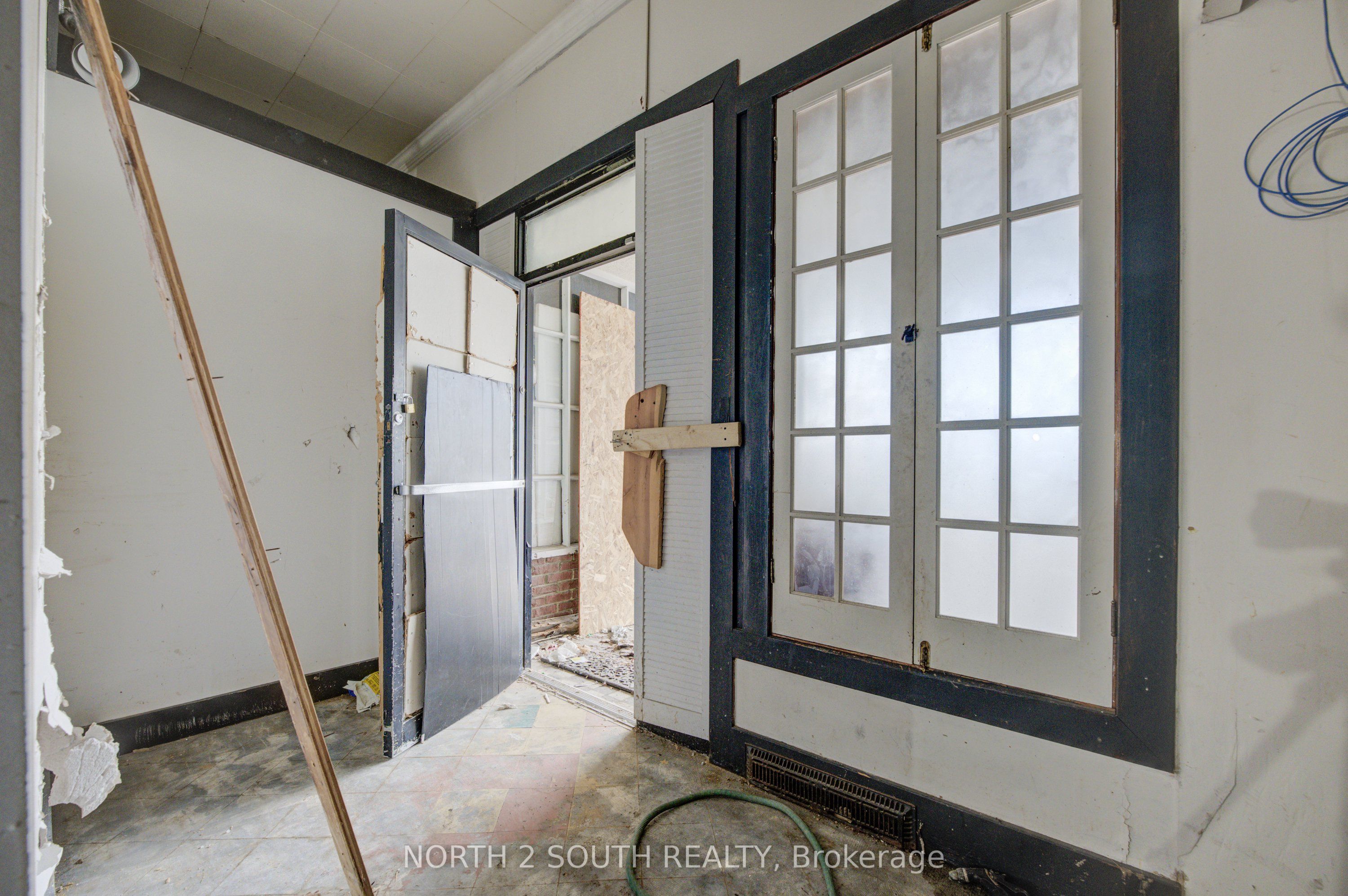 36 Norfolk Street S Property Photo 5