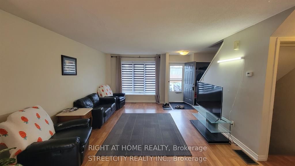 733 Deveron Crescent 108 Property Photo 1