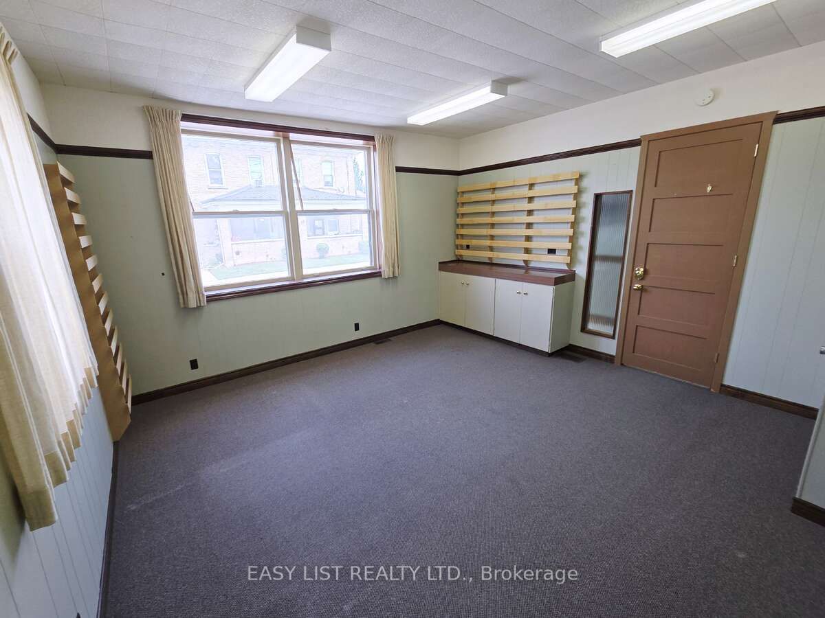 15 John Street E Property Photo 6
