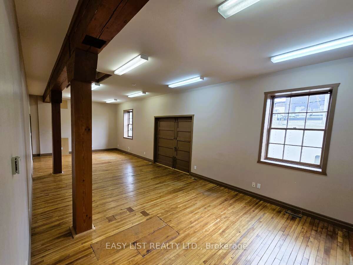 15 John Street E Property Photo 7