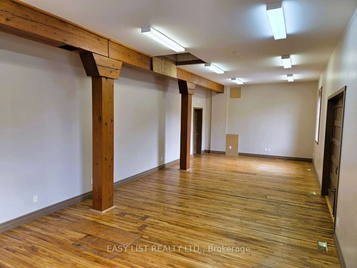 15 John Street E Property Photo 8
