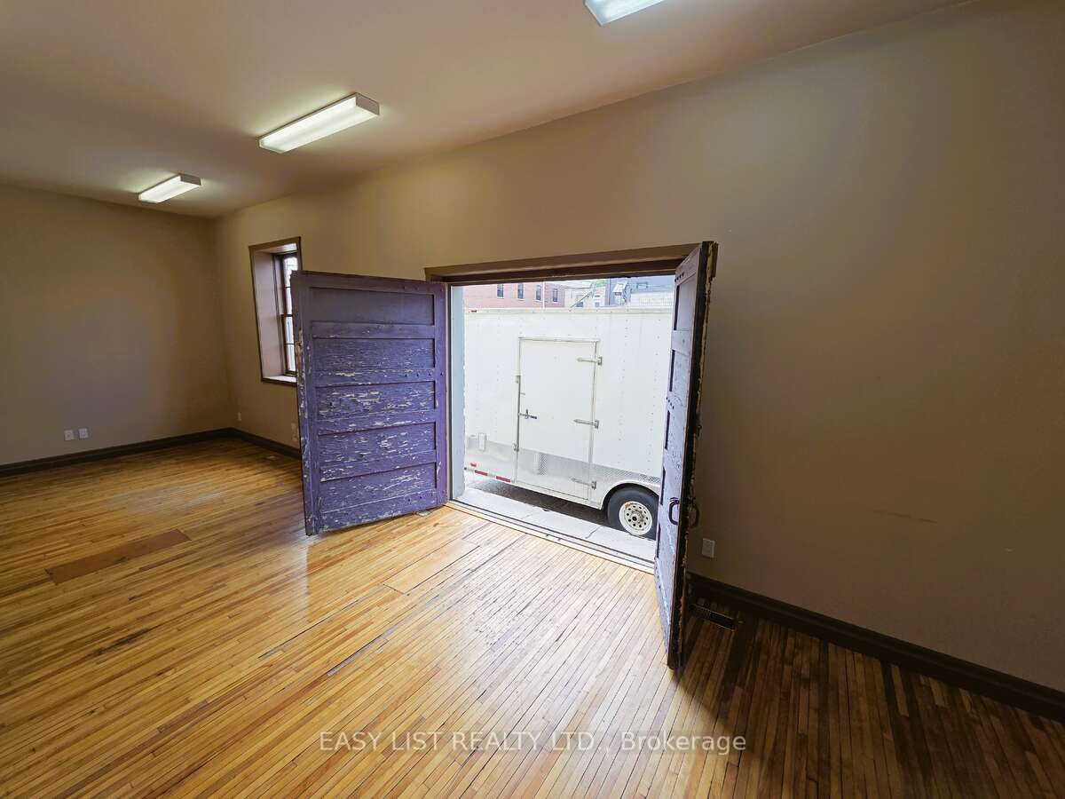 15 John Street E Property Photo 9