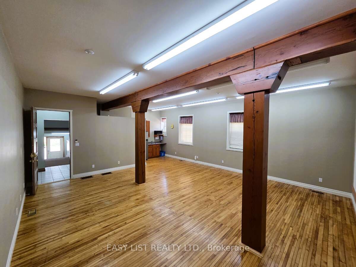 15 John Street E Property Photo 10