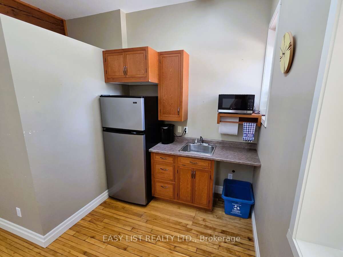 15 John Street E Property Photo 11