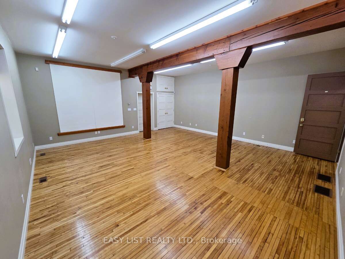 15 John Street E Property Photo 12