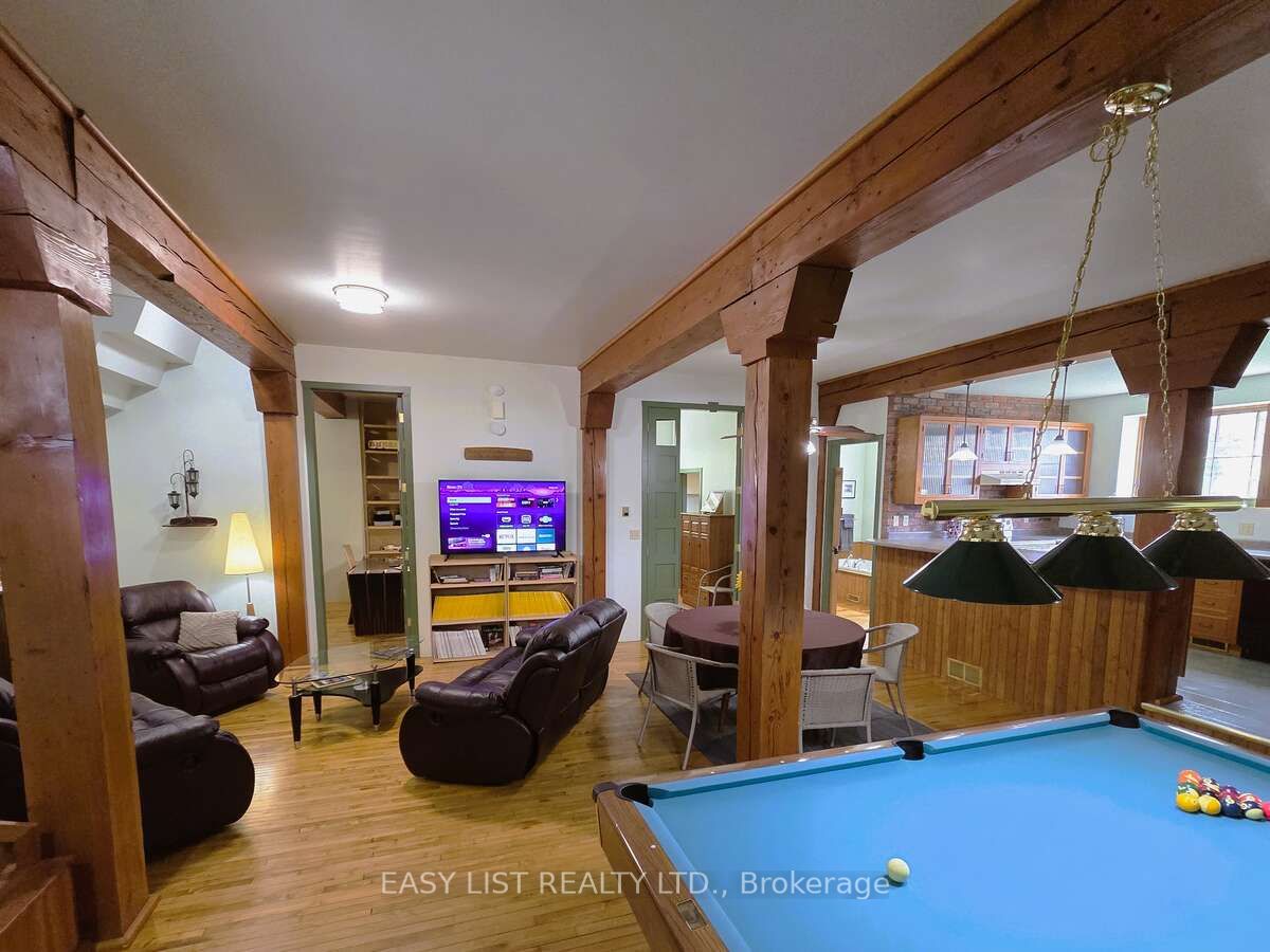 15 John Street E Property Photo 17