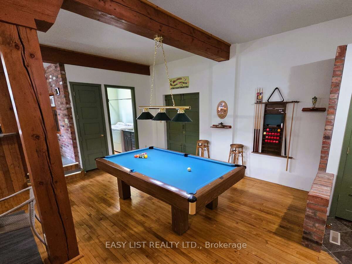 15 John Street E Property Photo 18