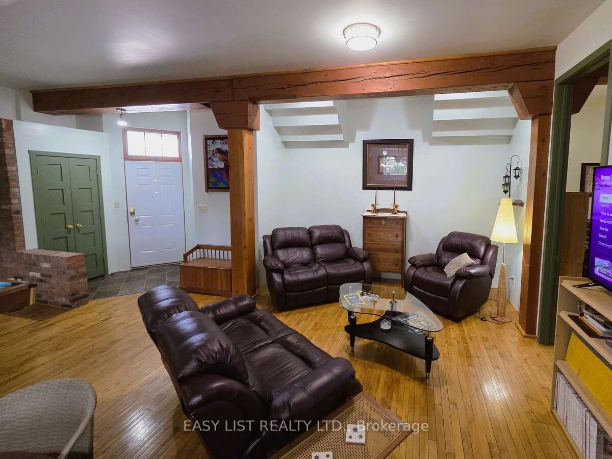 15 John Street E Property Photo 21