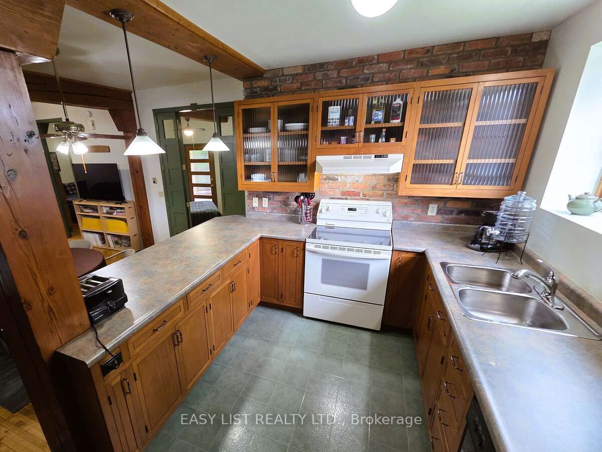 15 John Street E Property Photo 23