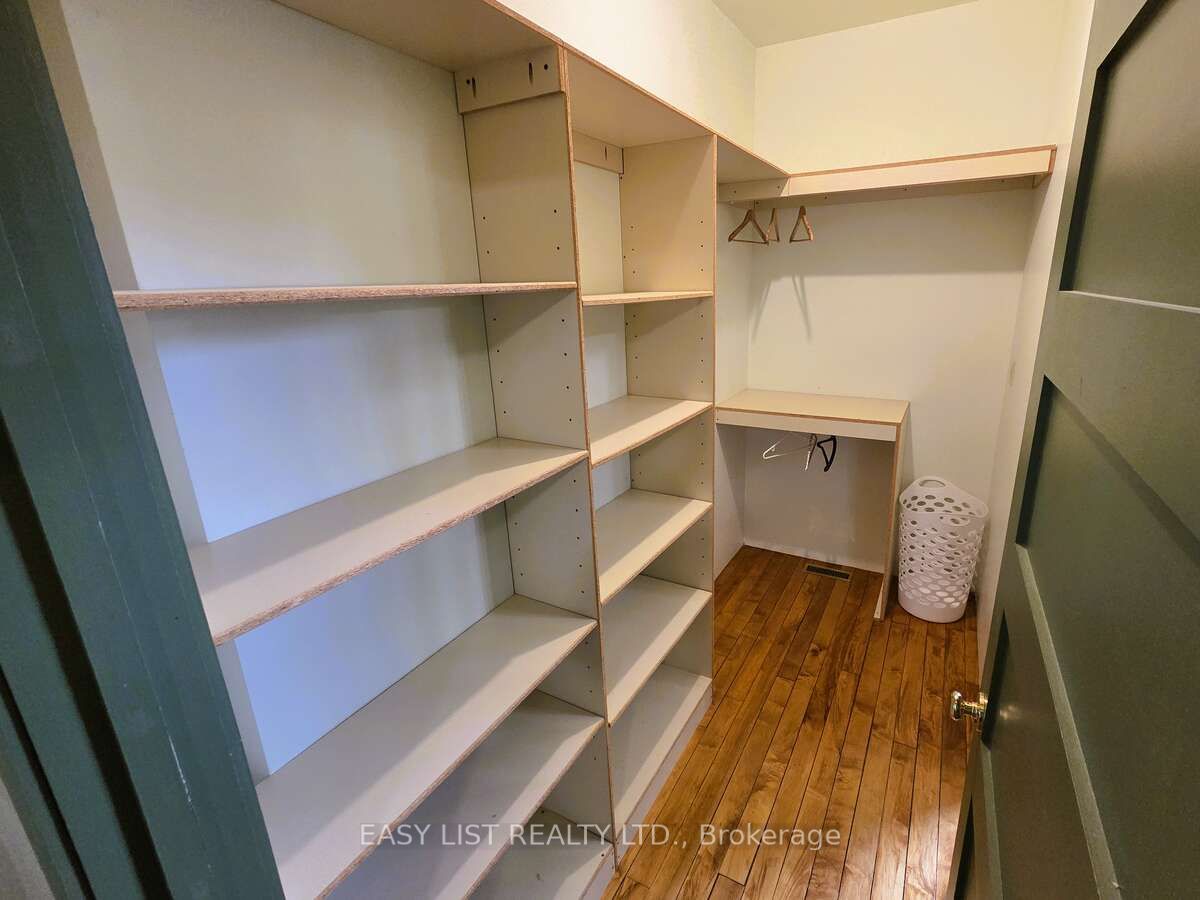 15 John Street E Property Photo 26