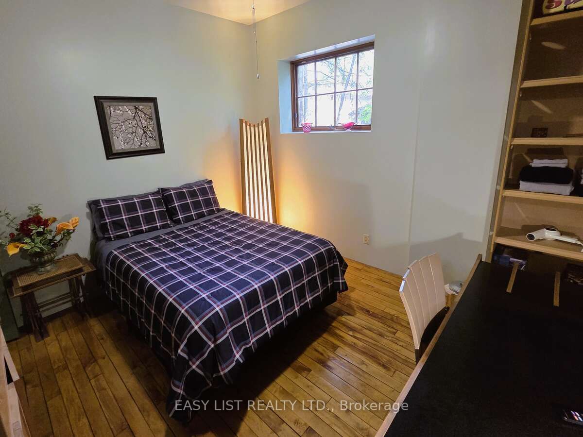 15 John Street E Property Photo 28
