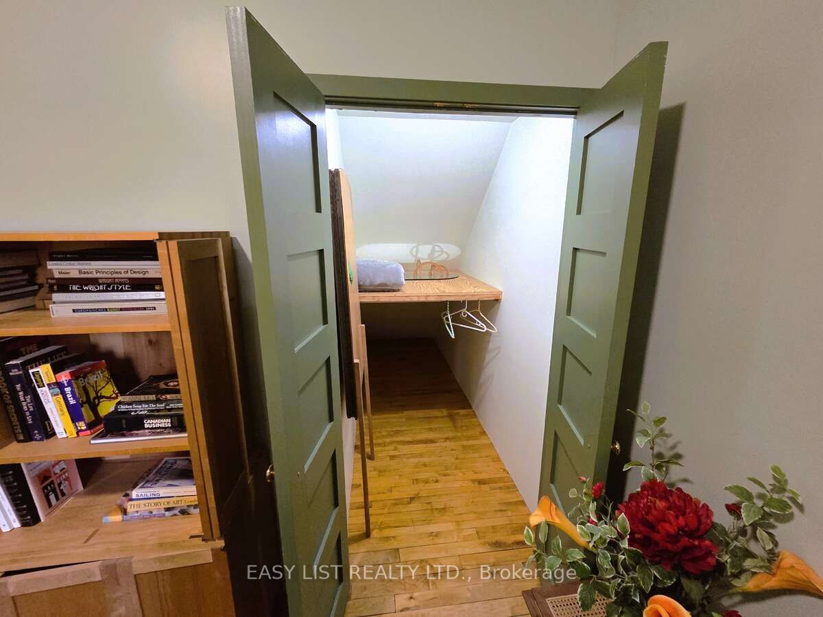 15 John Street E Property Photo 29
