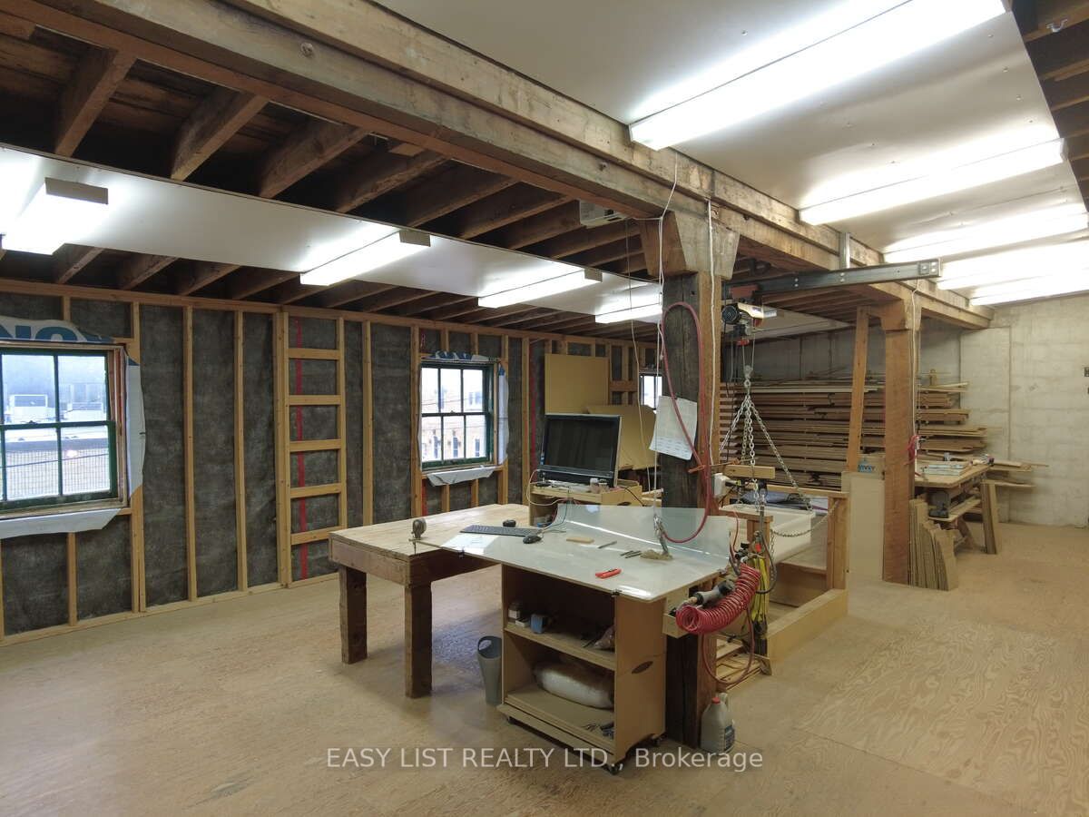 15 John Street E Property Photo 37