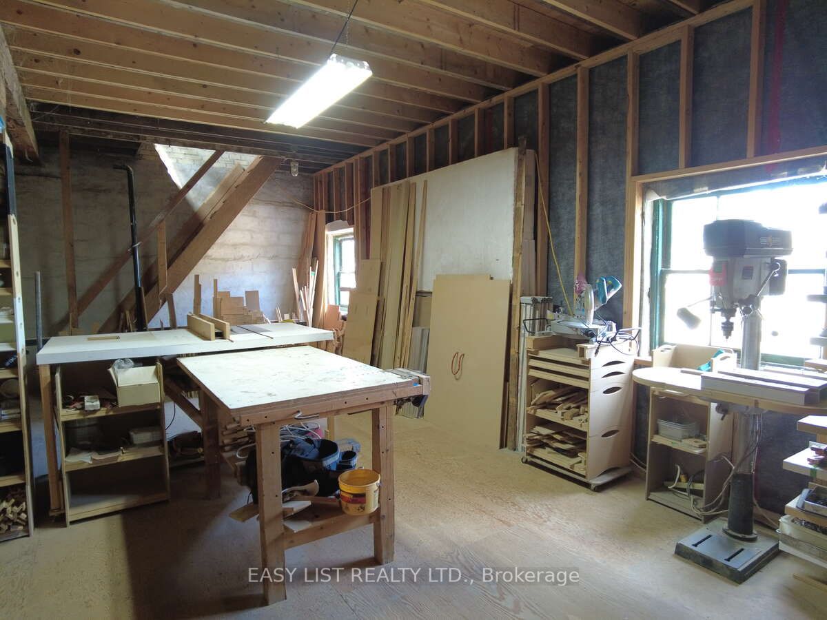 15 John Street E Property Photo 39