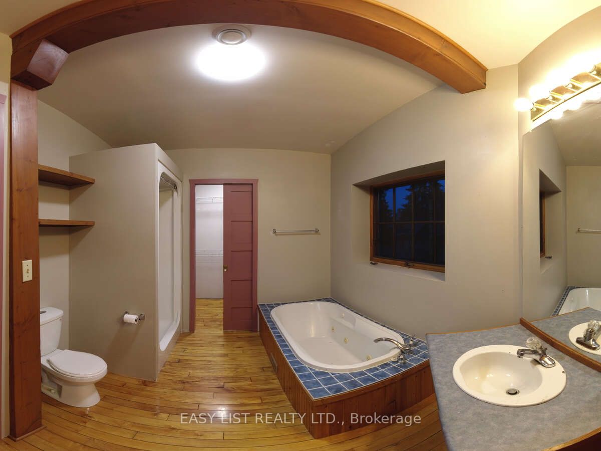 15 John Street E Property Photo 43