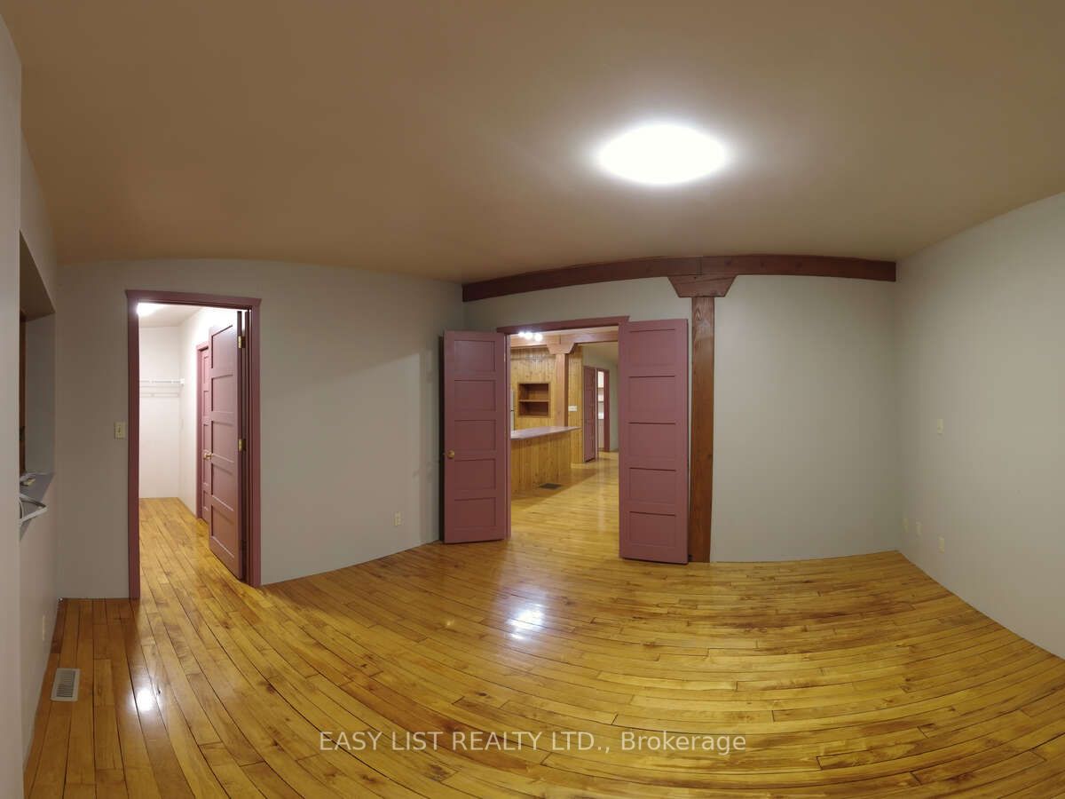 15 John Street E Property Photo 44
