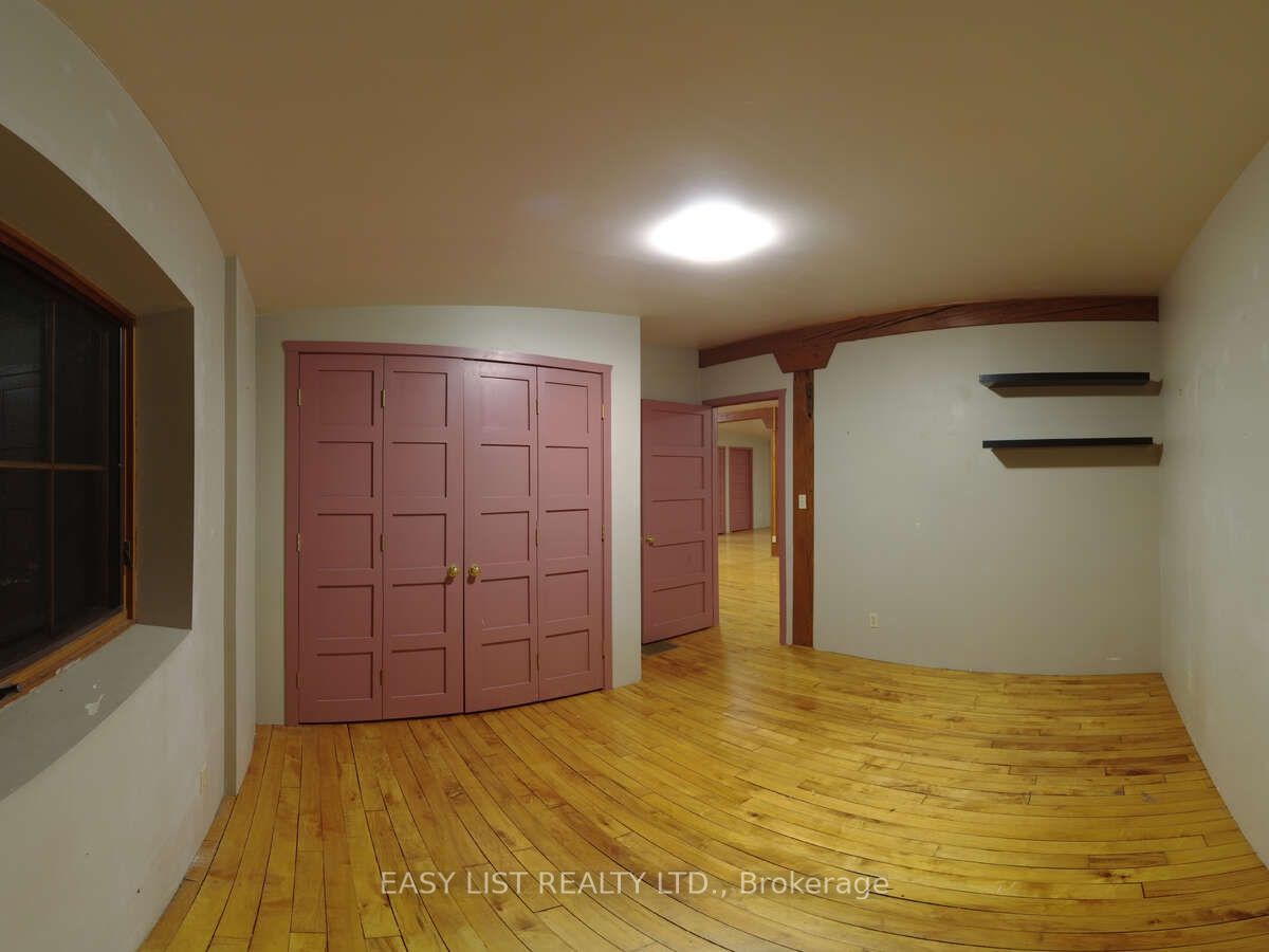 15 John Street E Property Photo 45