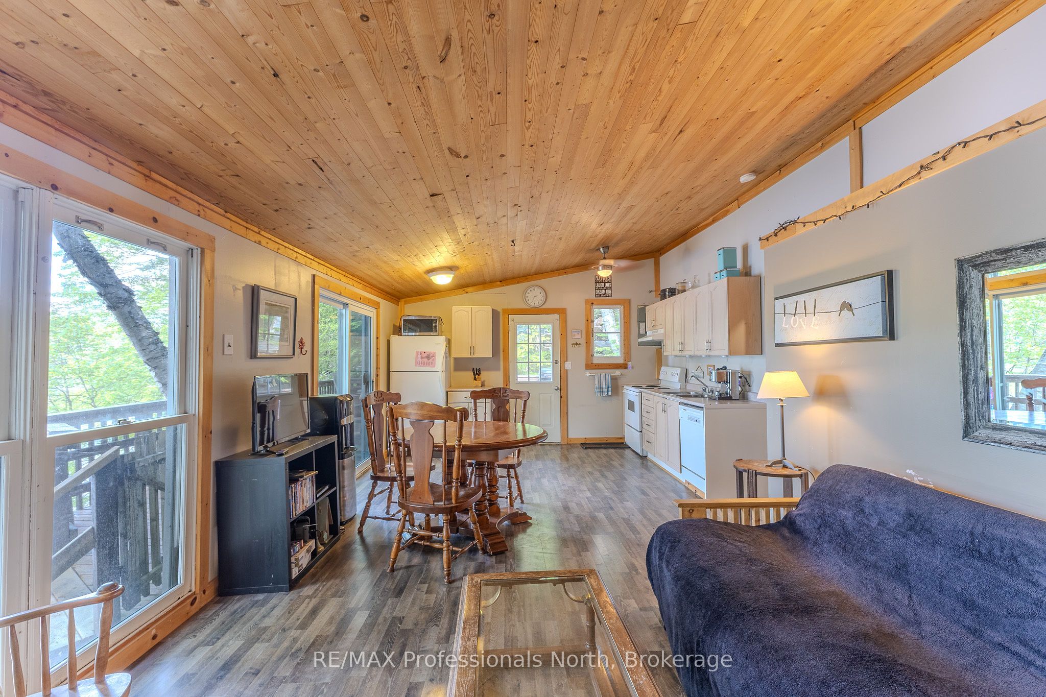1016 Twilight Close Property Photo 14