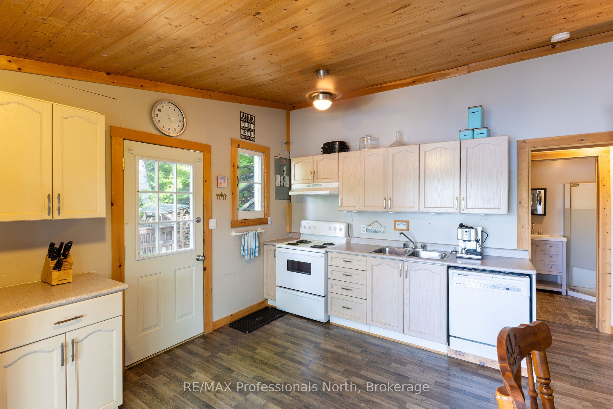 1016 Twilight Close Property Photo 18