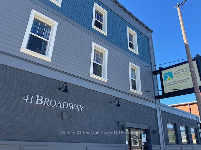 41 Broadway Street Property Photo 1