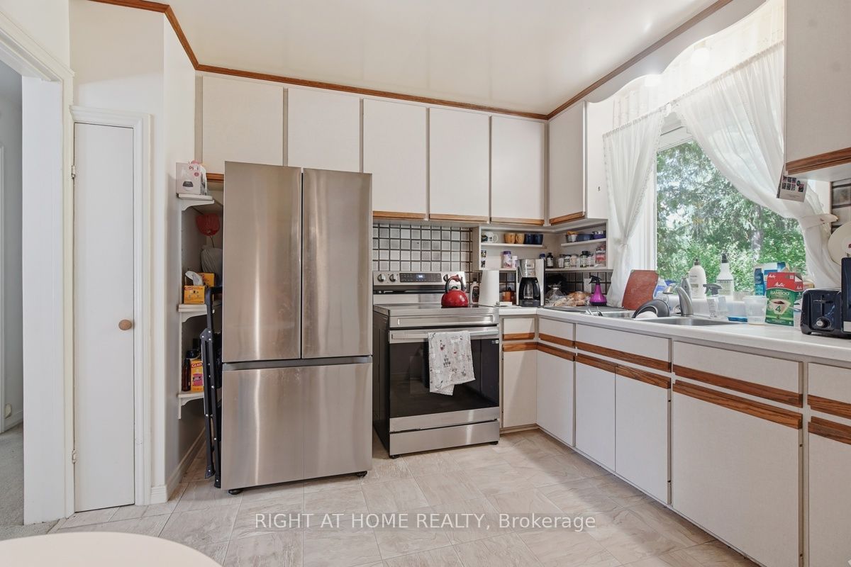 384 Regal Drive Property Photo 11