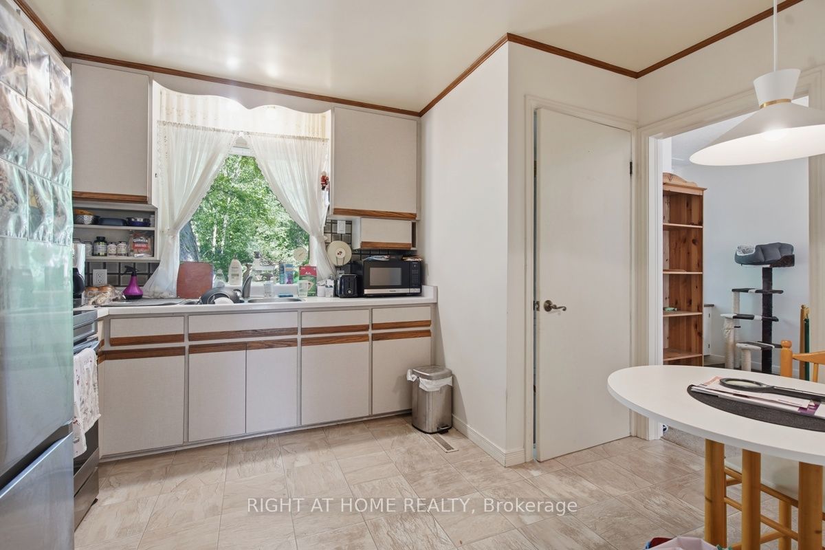 384 Regal Drive Property Photo 12
