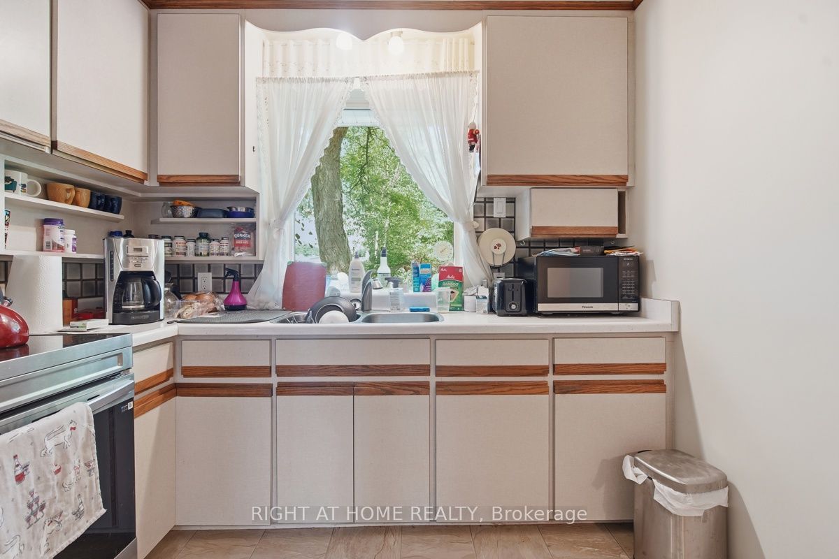 384 Regal Drive Property Photo 13