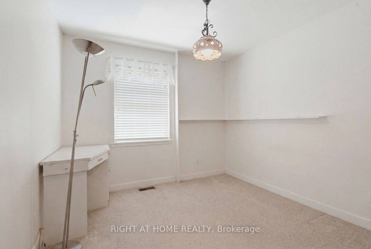 384 Regal Drive Property Photo 16