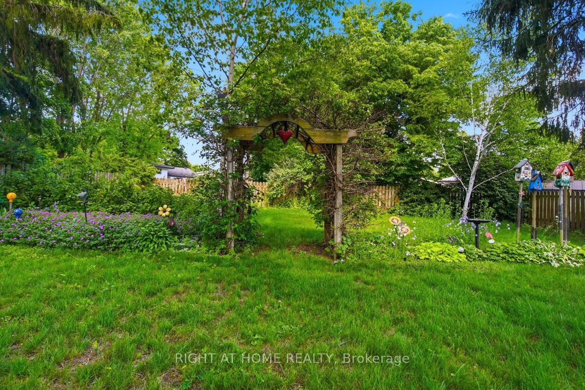 384 Regal Drive Property Photo 33