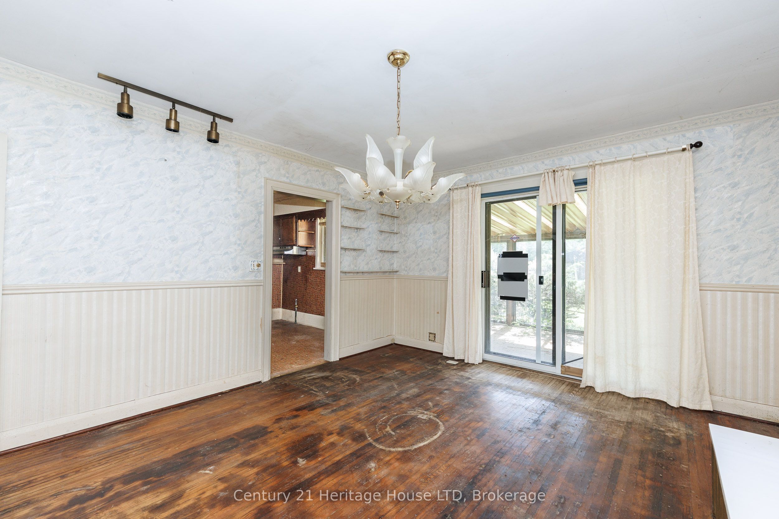 4723 Netherby Road Property Photo 14