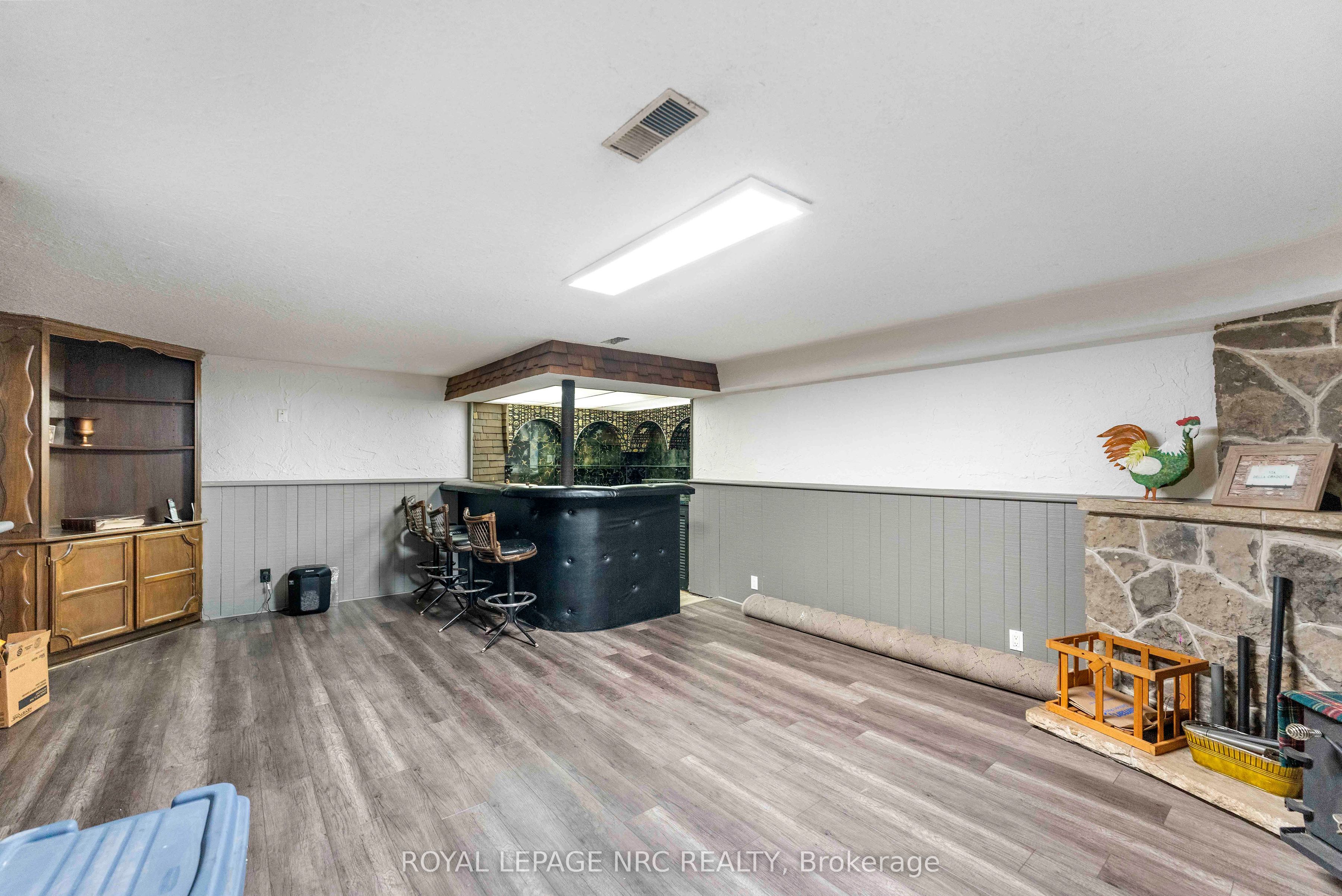 68 Pine Street S Property Photo 32