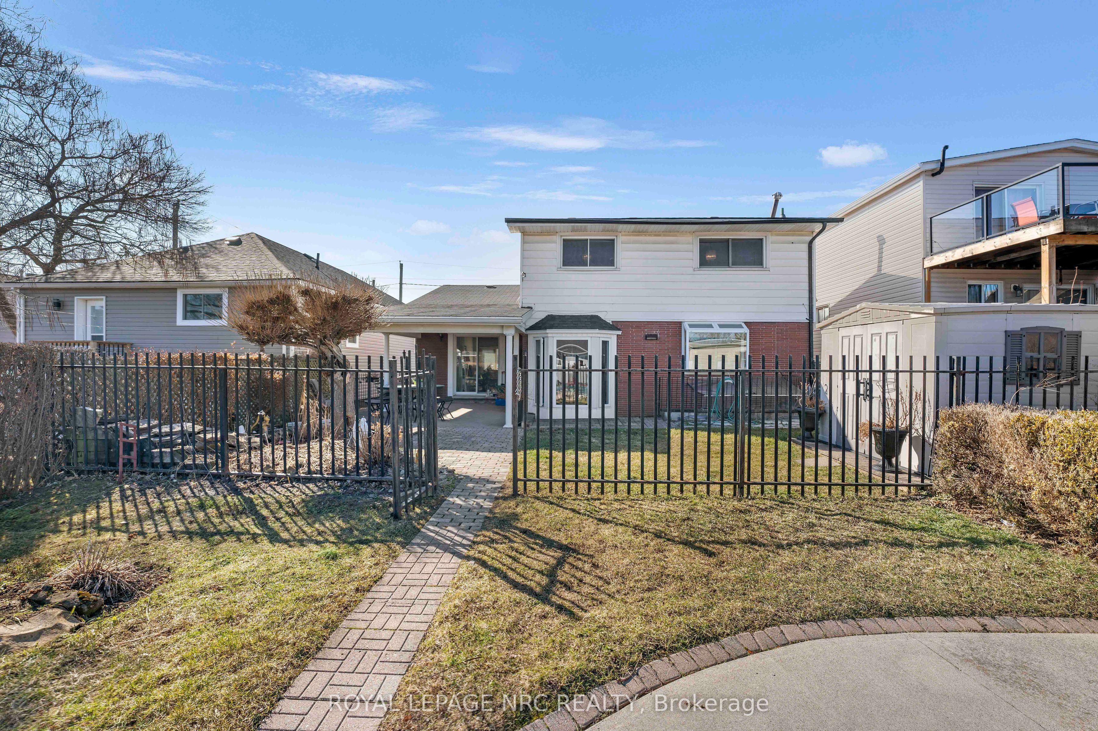 68 Pine Street S Property Photo 44