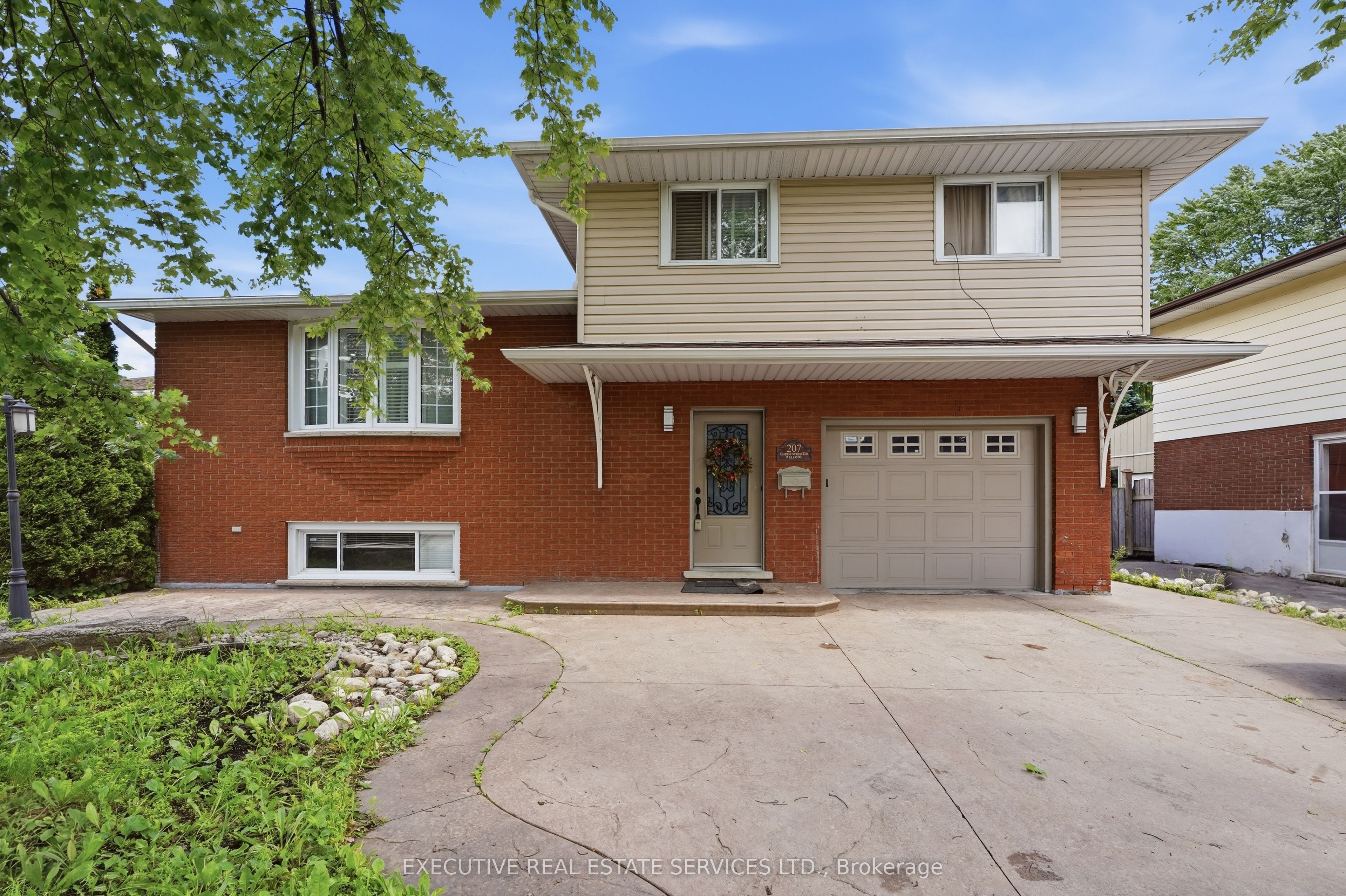 207 Christopher Drive Property Photo 1