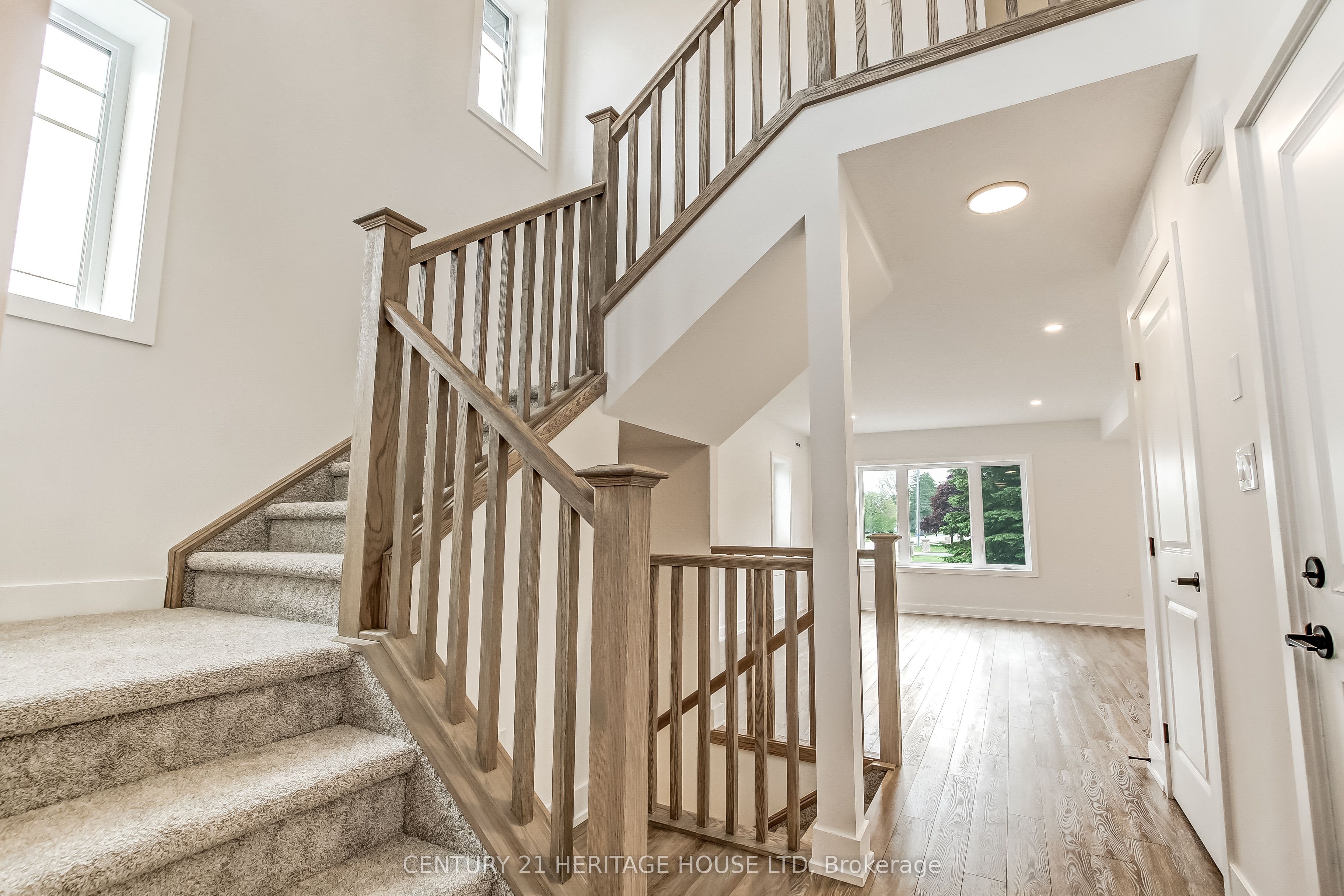 36 Hawks Gate Property Photo 3