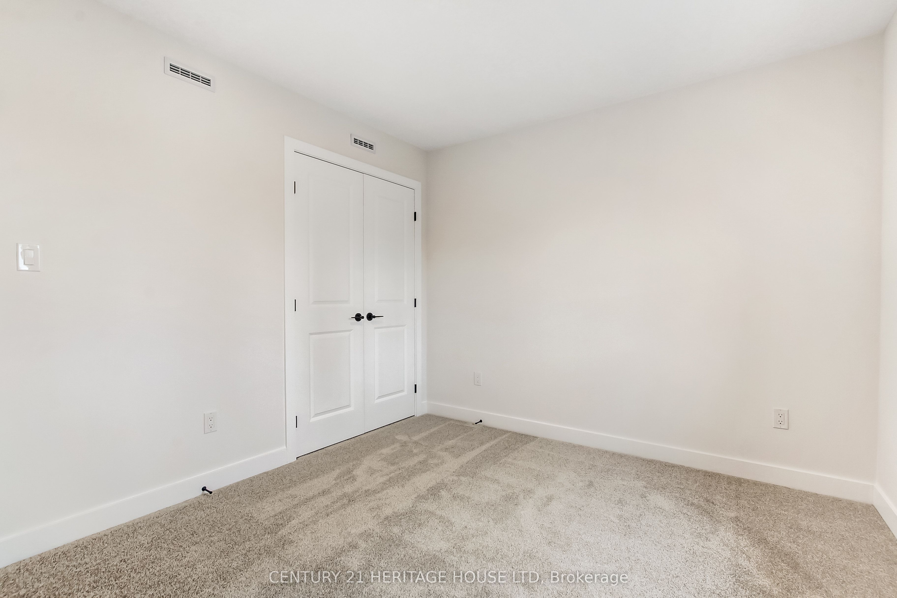 36 Hawks Gate Property Photo 22