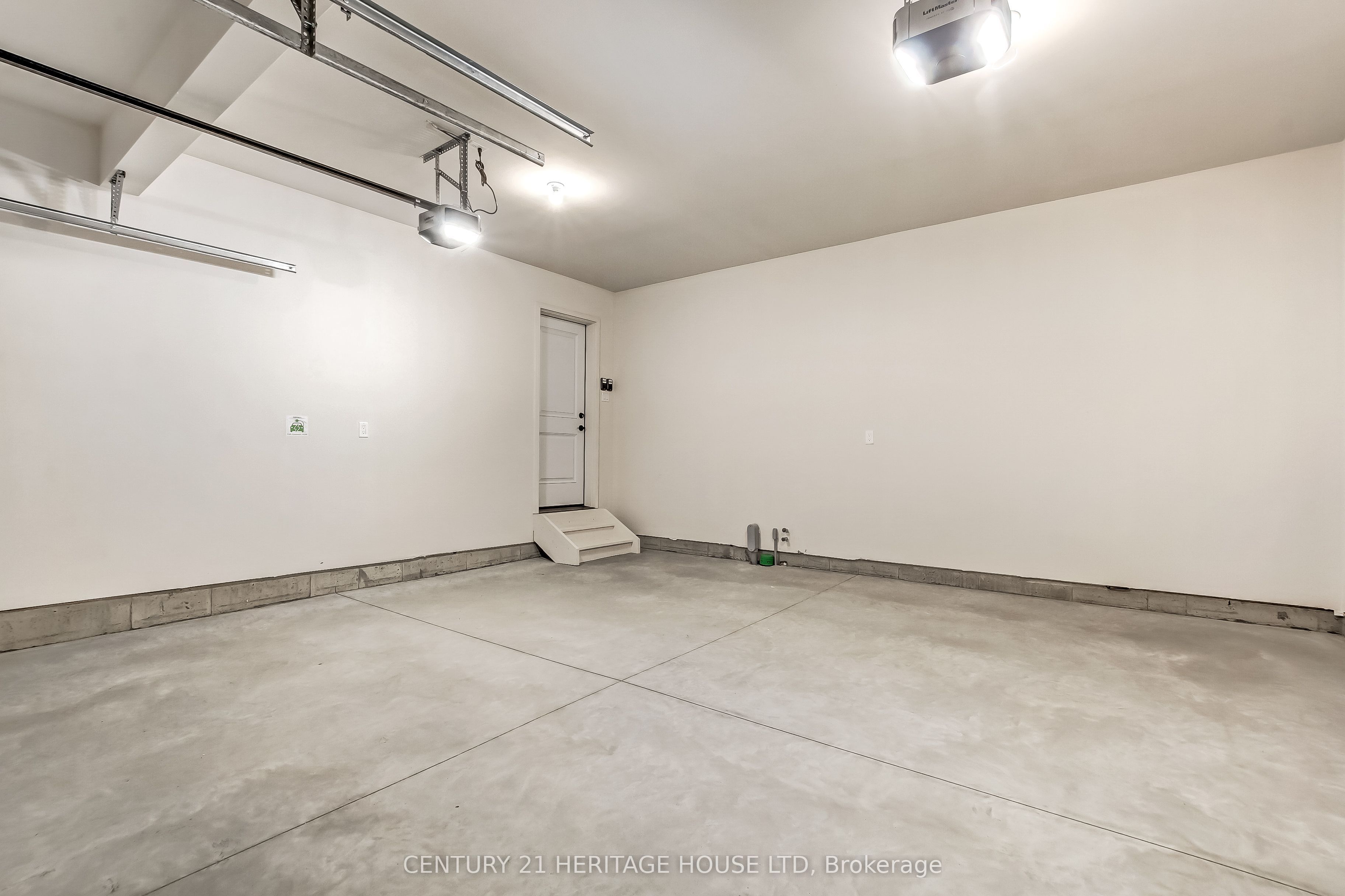 36 Hawks Gate Property Photo 29