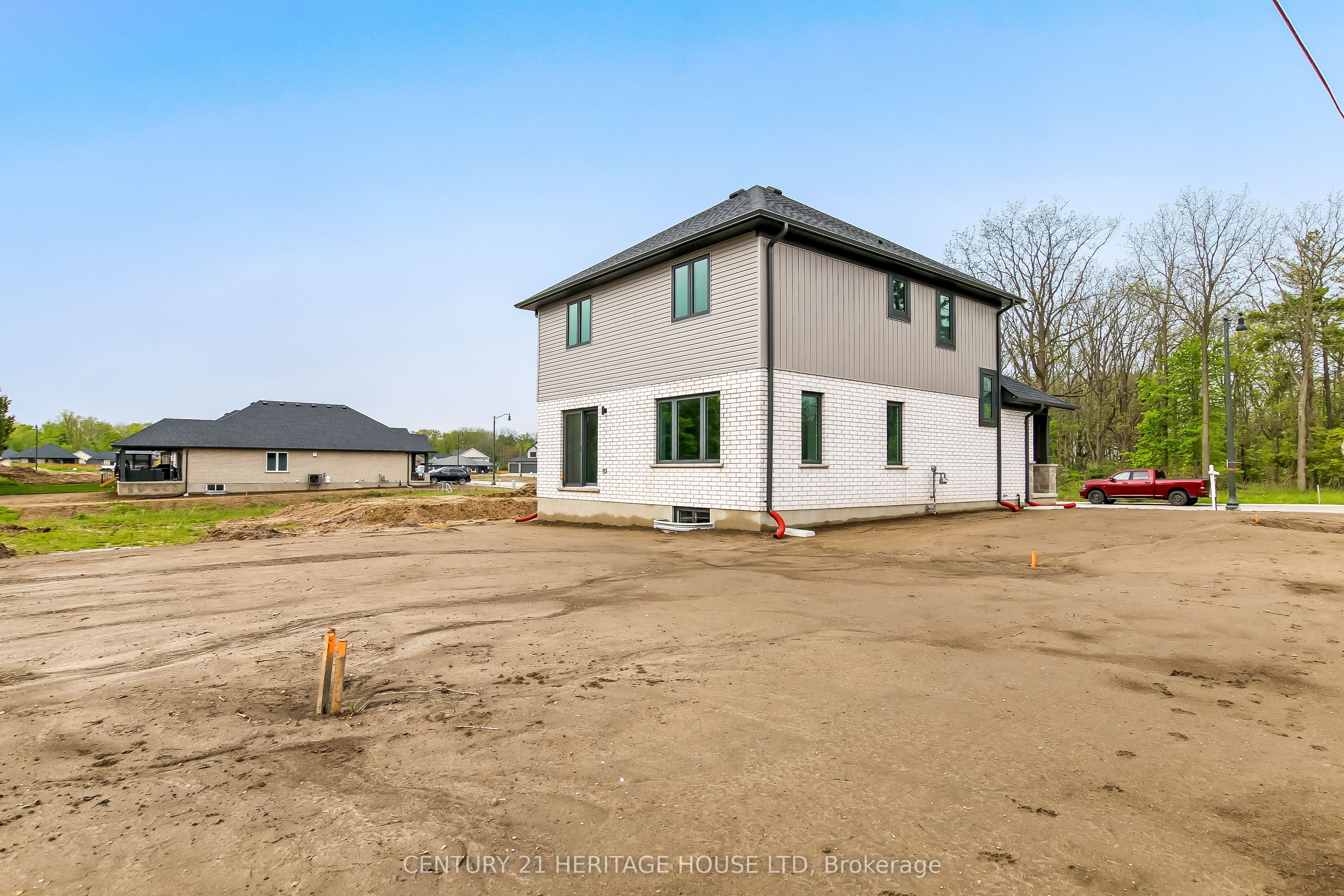 36 Hawks Gate Property Photo 32