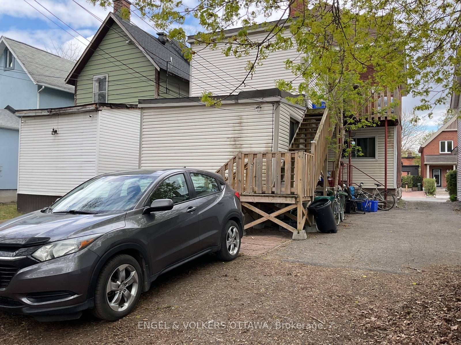 85 Waverley Street E Property Photo 2